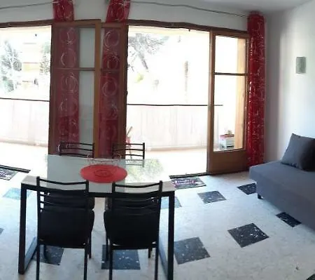 Au Calme, 200m Du Centre T2 Avec Balcon Et Parking