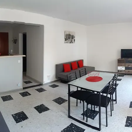 Au Calme, 200m Du Centre T2 Avec Balcon Et Parking * カシ