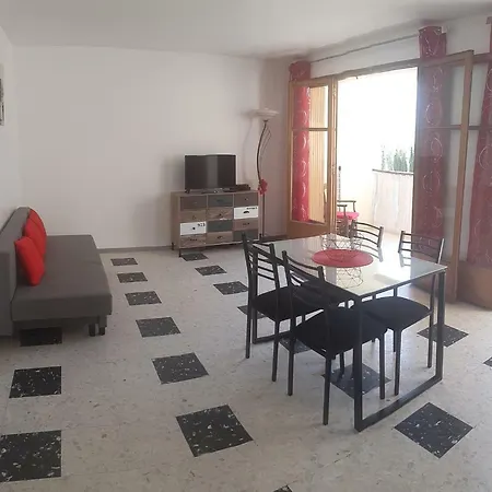 Au Calme, 200m Du Centre T2 Avec Balcon Et Parking * カシ