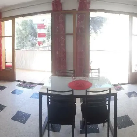 Au Calme, 200m Du Centre T2 Avec Balcon Et Parking カシ