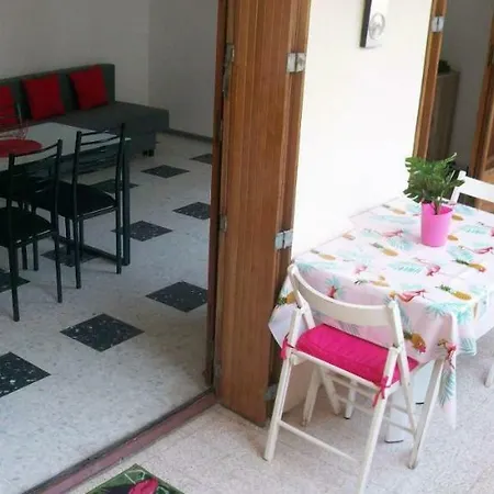Au Calme, 200m Du Centre T2 Avec Balcon Et Parking * カシ
