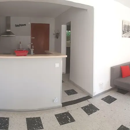 Au Calme, 200m Du Centre T2 Avec Balcon Et Parking Cassis