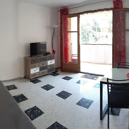 Lägenhet Au Calme, 200m Du Centre T2 Avec Balcon Et Parking *